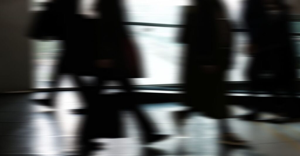 退職代行のデメリットや後悔しやすい罠を整理するイメージ