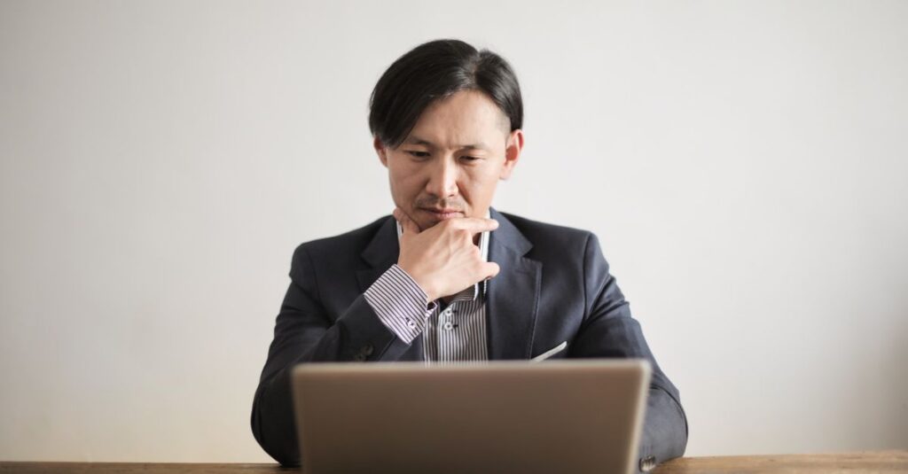 退職代行のデメリットや後悔しやすい罠を整理するイメージ
